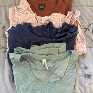 Women’s Size L shirts